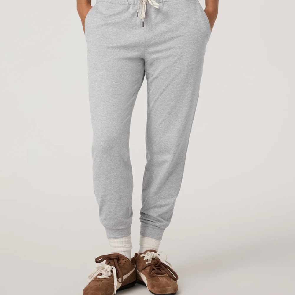 Vuori Performance Pale Gray Heather Joggers Large